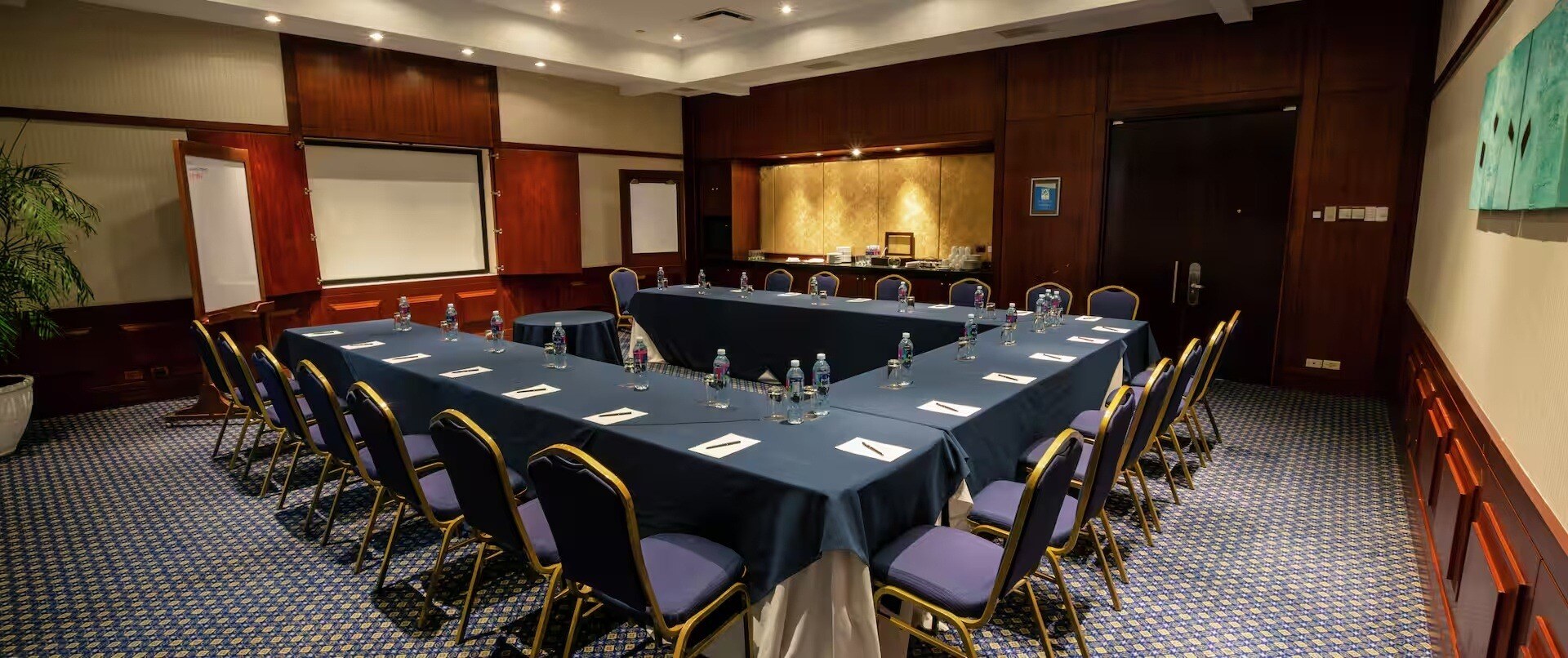 coloncorp -hotel hilton colón guayaquil